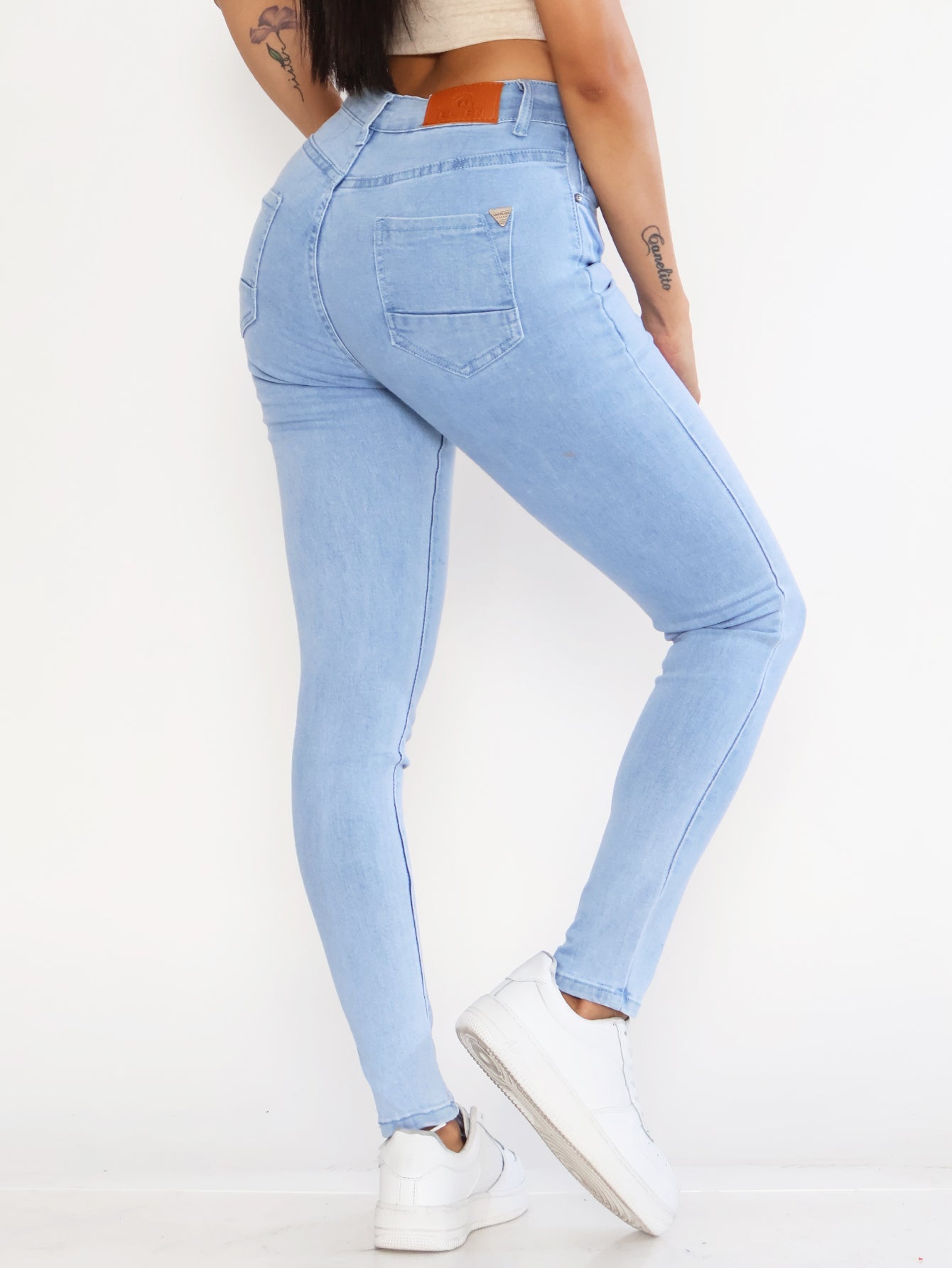 Jeans Ajustados de Mezclilla Azul Claro para Mujer - Tiro Alto y Look Casual Urbano