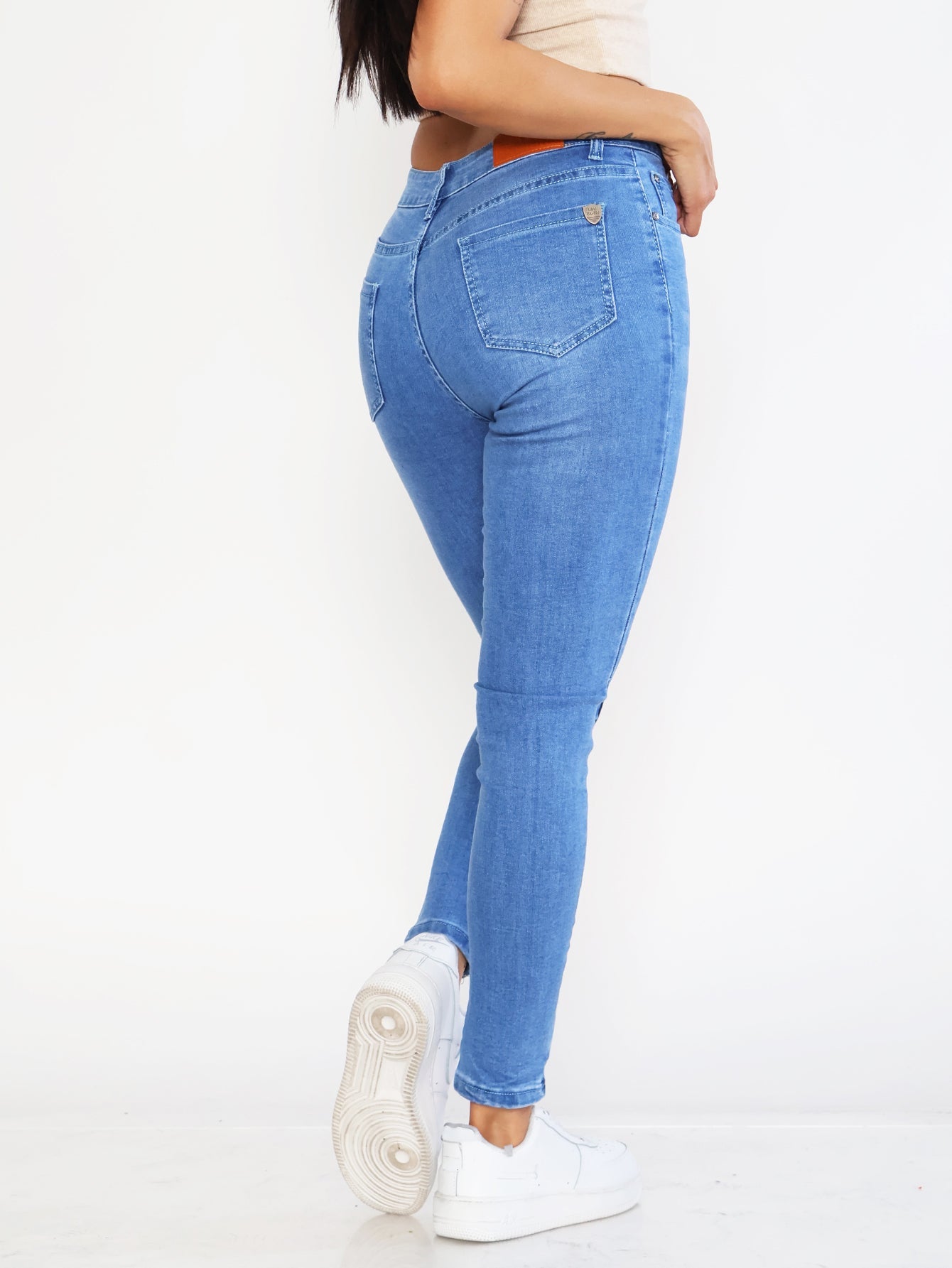 Jeans Ajustados de Mezclilla Azul Claro para Mujer - Tiro Alto y Estilo Pitillo con Elegancia