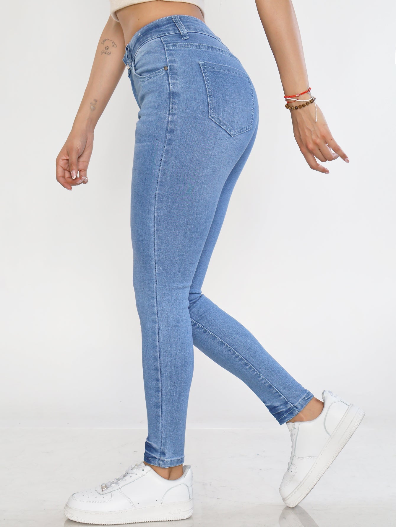 Jeans Ajustados de Mezclilla Azul Claro para Mujer - Tiro Alto y Estilo Pitillo con Elegancia