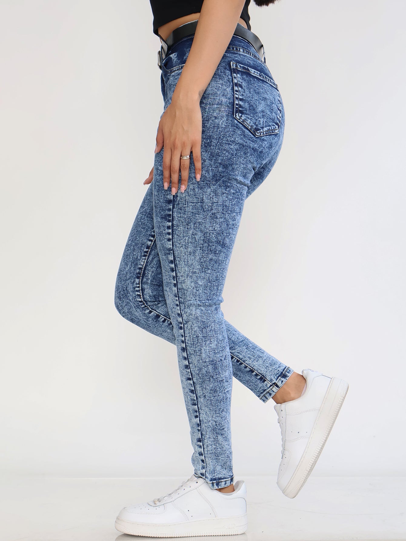 Jeans Ajustados de Mezclilla Desgastada - Corte Alto en Azul